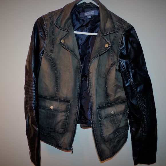 Kenneth Cole Reaction Jackets & Blazers - Kenneth Cole Reaction army green and leather